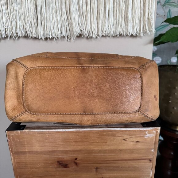 Vintage Fossil Tan Genuine Leather Round Shoulder Strap Key Charm Large Hobo Bag - Picture 7 of 16